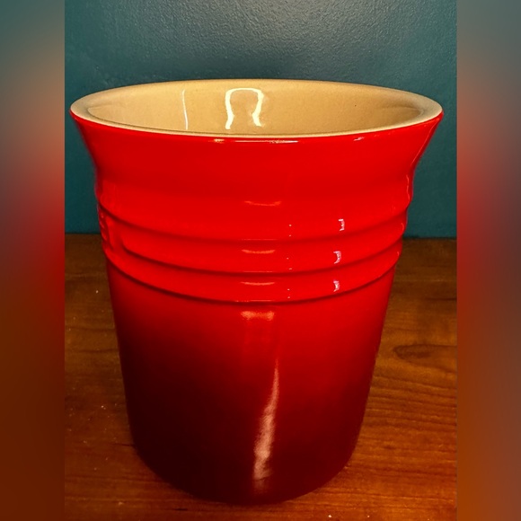 EUC/New? Cerise Ceramic Utensil Holder / Crock 5" Diameter / 5.5" Tall - Picture 4 of 6